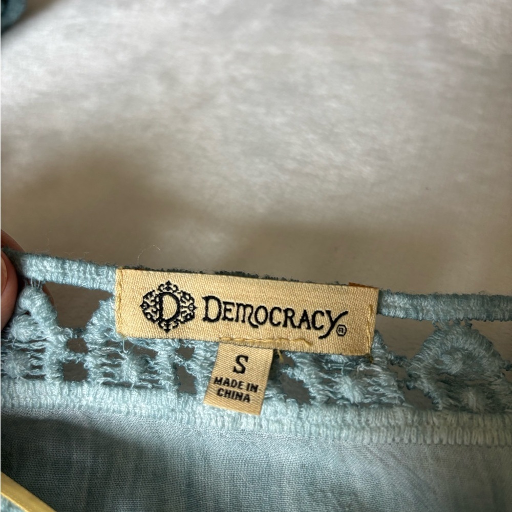 Democracy Blouse Size S Top Sleeves 2/3 Crewneck Light Blue - Picture 13 of 15